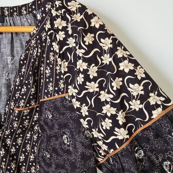 NWOT PAIGE FLORAL BOHO SPLIT V NECK LONGSLEEVES TOP SIZE M - Picture 9 of 15